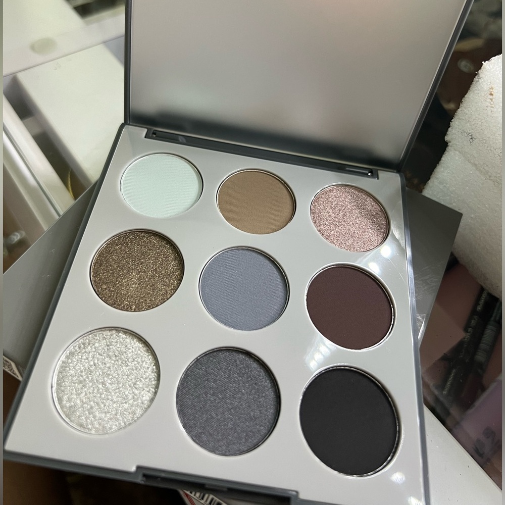 Morphe 9W Smoke & Shadow Artistry Palette